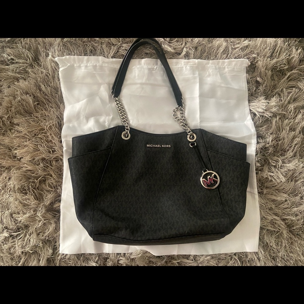 Michael Kors Jet Set Large Saffiano Leather Shoulder Bag!